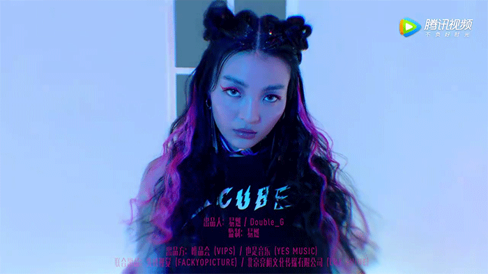 嘻哈女王vava × 唯品会:来,穿我的新衣