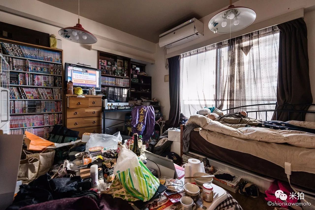 5年时间，他拍摄了100位日本宅女的私密空间...... - 数英