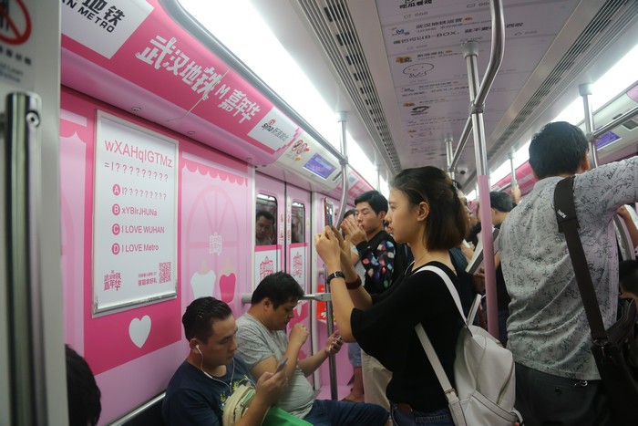 武汉地铁又搞事情,推出一辆6个颜色的“高智商地铁”! 武汉地铁又搞事情,推出一辆6个颜色的“高智商地铁”!