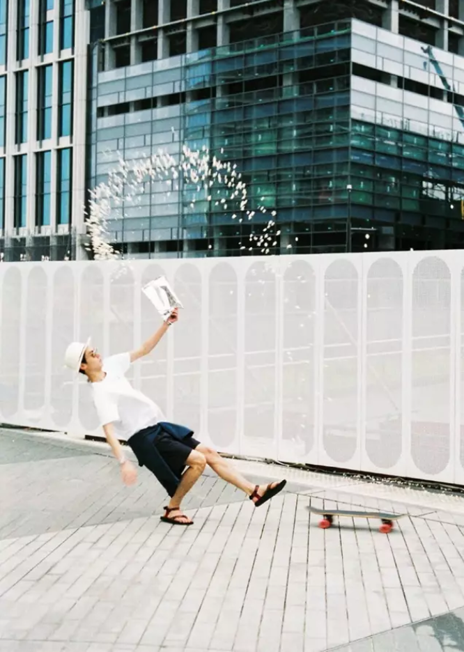 奥山由之日本广告届的新宠儿看他用胶片创出新世界