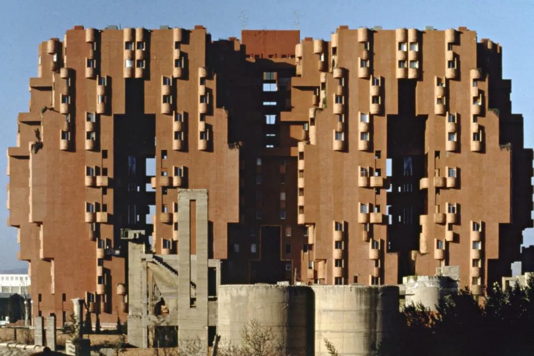 西班牙鬼才建筑师,设计出现实版的“纪念碑谷” - 数英