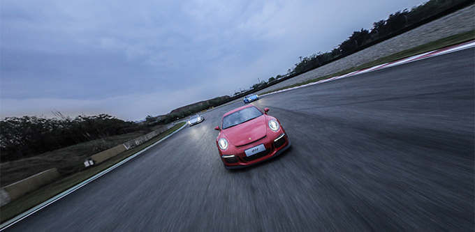 保时捷911系列形象广告片:不断超越