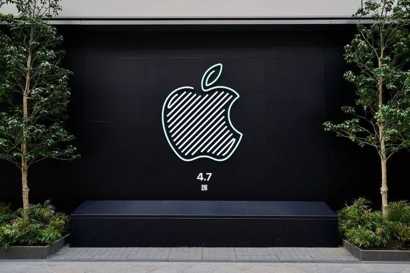 苹果开了一家城市广场店logo一股夜店风