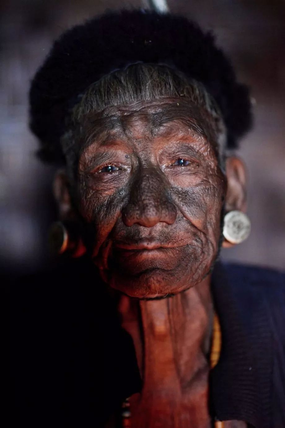 他走遍全世界即将消失的原始部落,拍下震撼世人的美