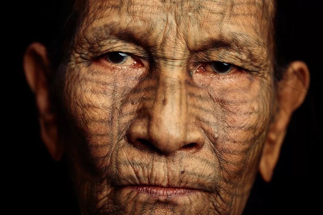 他走遍全世界即将消失的原始部落,拍下震撼世人的美