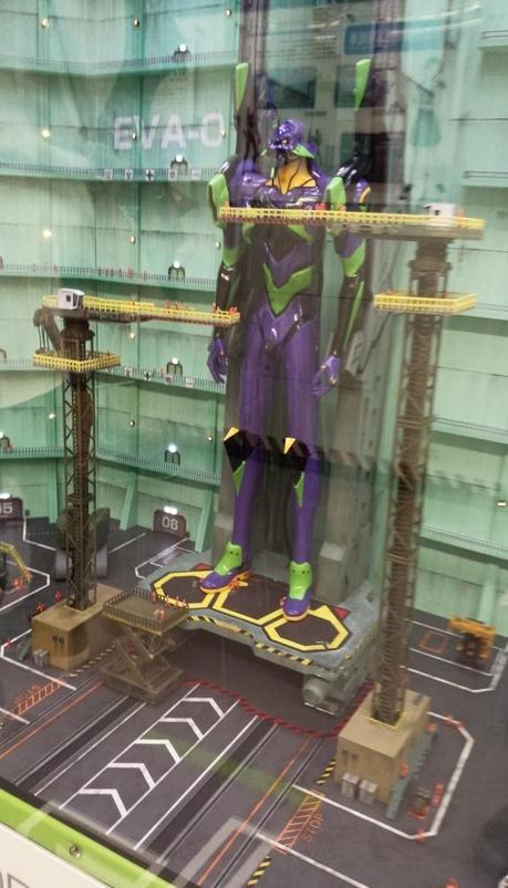 1号车厢还有巨型初号机手办展示,完美复原动画场景.