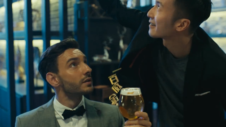 百威金尊携手谢霆锋推出最新广告视频 彰显独到麦芽啤酒