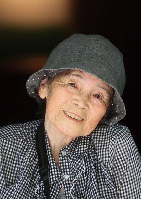 90岁老奶奶靠碰瓷飙车俘获20万粉丝爆红ins