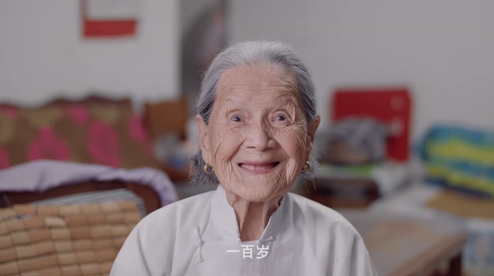 美图手机：中国女性0到100岁的美