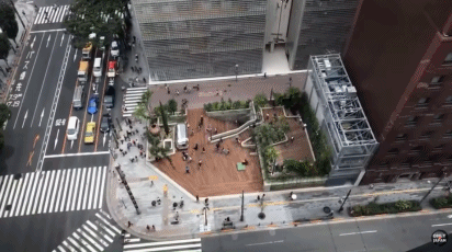 索尼竟然拆楼卖垃圾，还在东京建了个潮牌公园