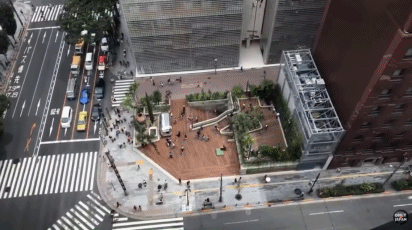 索尼竟然拆楼卖垃圾,还在东京建了个潮牌公园