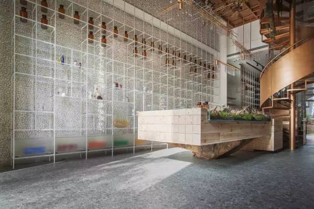出生医药世家的他开了间特别药店,10万人因它爱上“吃药”
