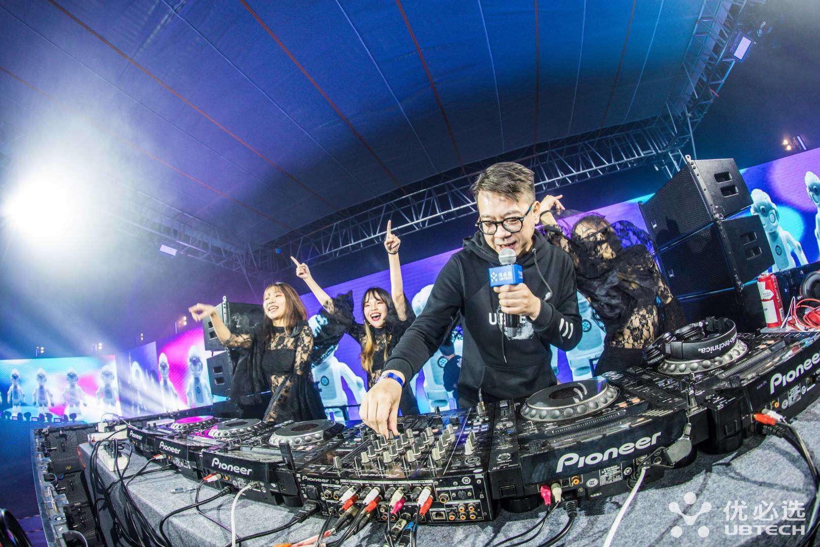 年会变音乐节发布会变艺术展这家公司为何如此特立独行