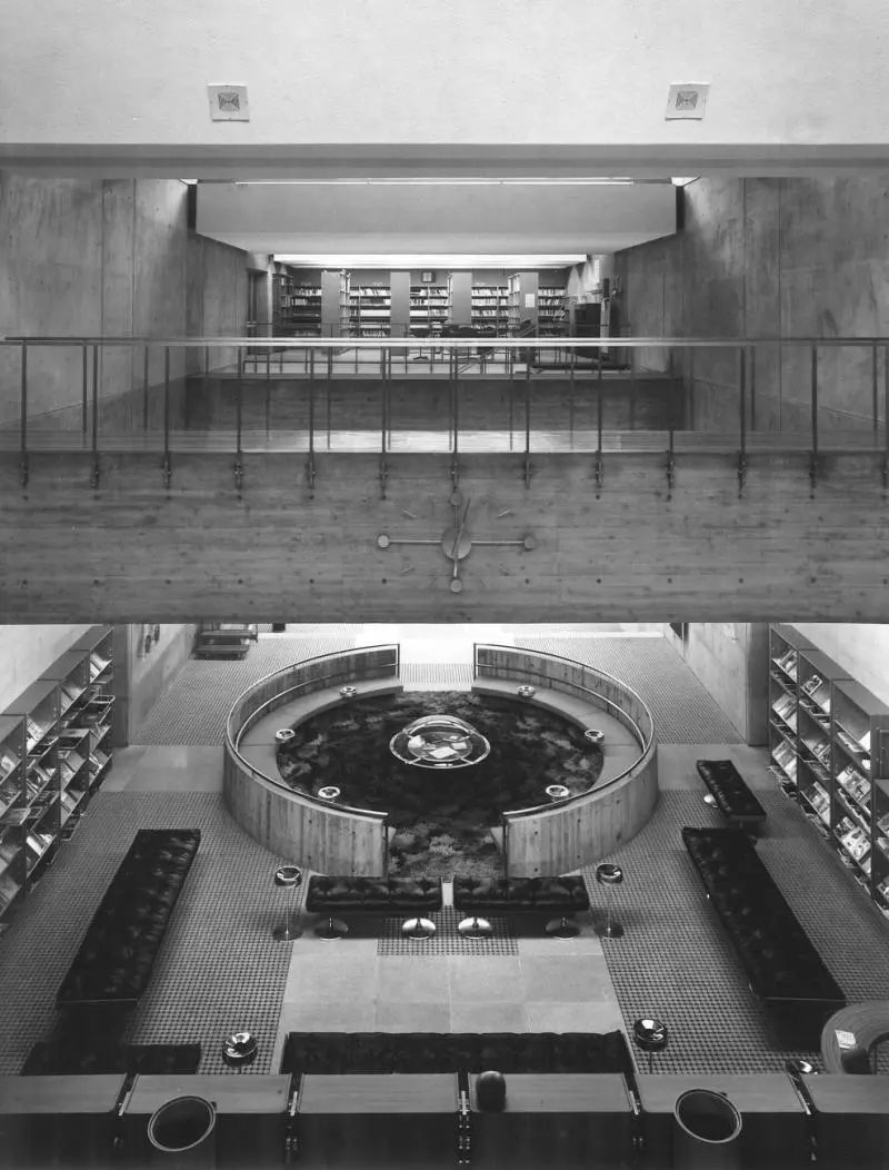 大分县立图书馆在50多年的建筑实践中,矶崎新设计并建成了100余座建筑