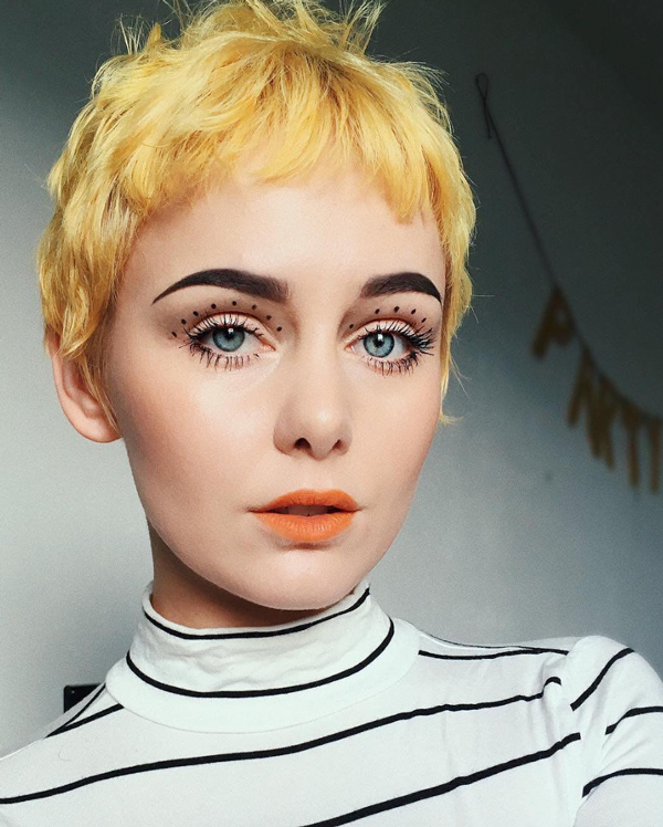 蕾哈娜美妆品牌fentybeauty广告赏女人几何极致的性感