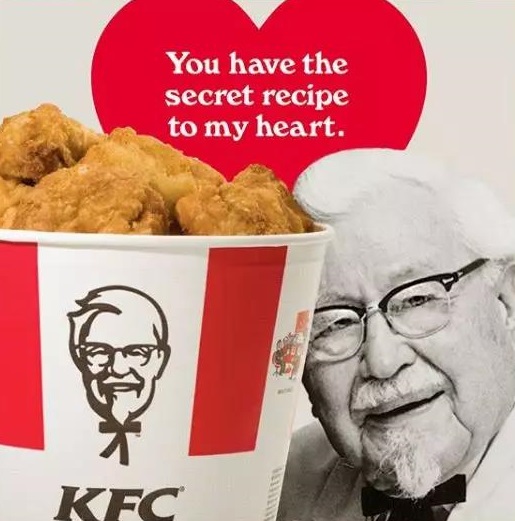kfc logo的原型是创始人哈兰·山德士上校,山德形象也一直都是kfc最