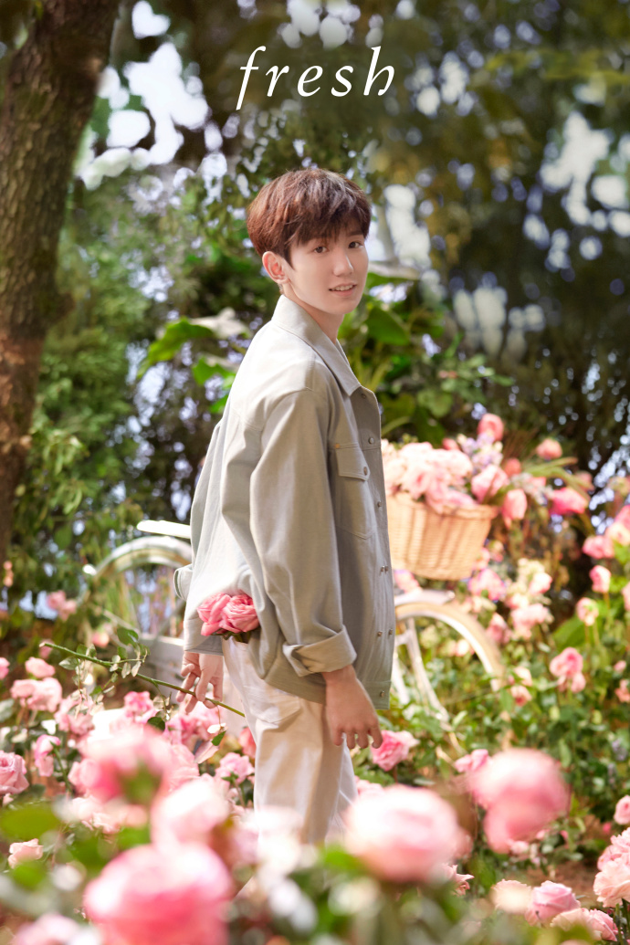 fresh官宣品牌代言人随王源到玫瑰花园寻找灵感