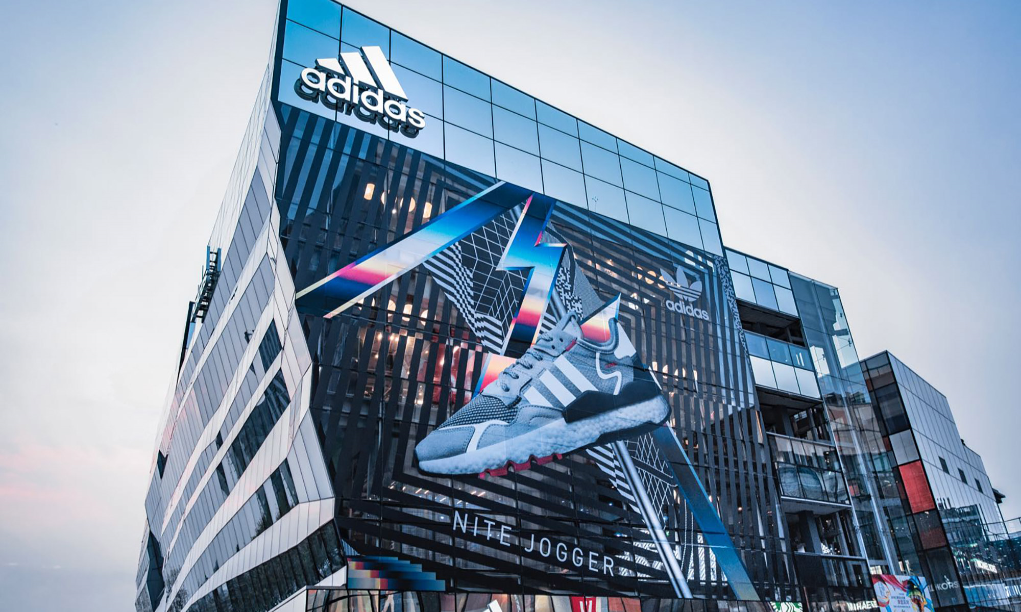 adidasoriginals三里屯太古里暗夜型踪