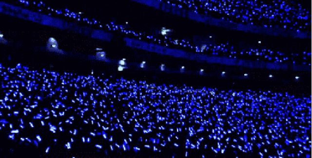 当时,大叔就发现,"粉丝应援"是一件非常非常专业的事,不仅需要专业化