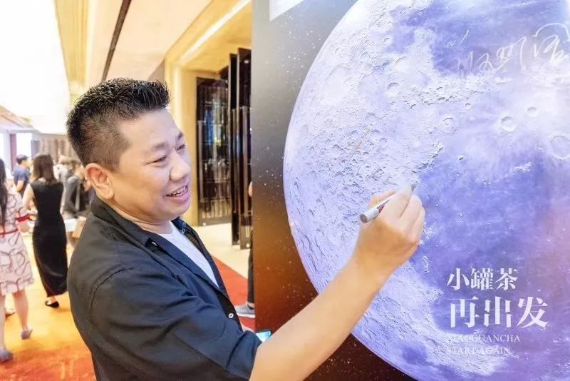 另一方面,他与我多年前最后一任老板(另一位传奇的著名民营企业家)