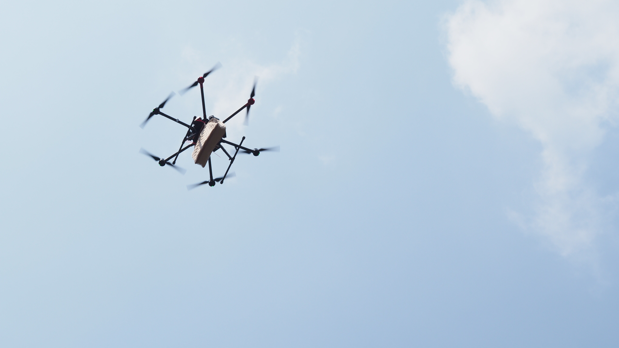 罗莱家纺创吉尼斯记录最长距离的无人机运输挑战成功