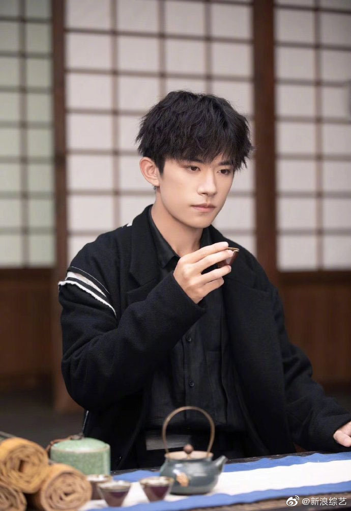 百草味易烊千玺中国味演吃会上演6支古风小剧场