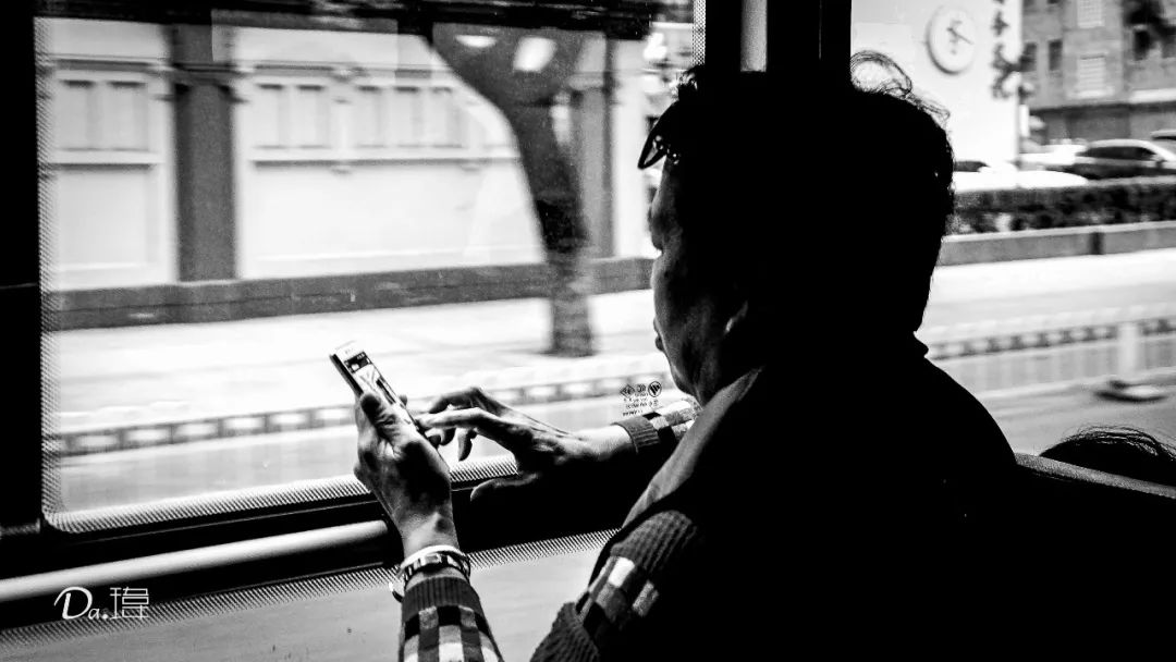 我用这19张有故事的黑白生活照告别2019