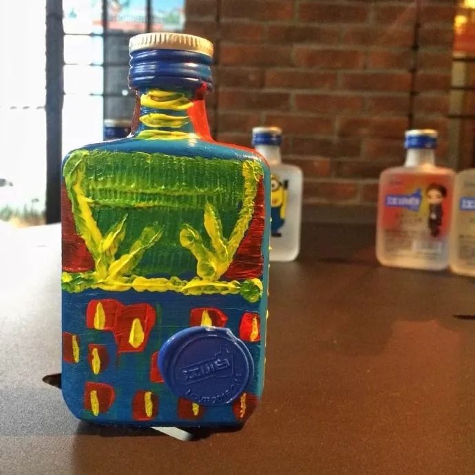 江小白文艺旺仔卖萌小瓶子涂鸦大赛被品牌刷屏了