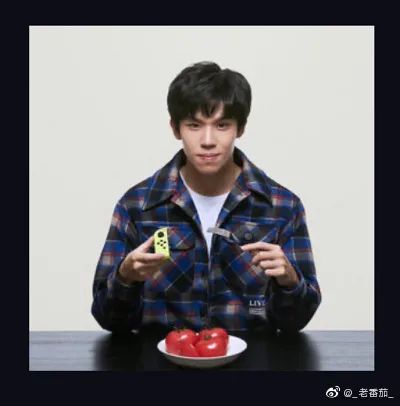 过去的十年间,除了老番茄在不断变化,小破站也从当年acg爱好者等亚