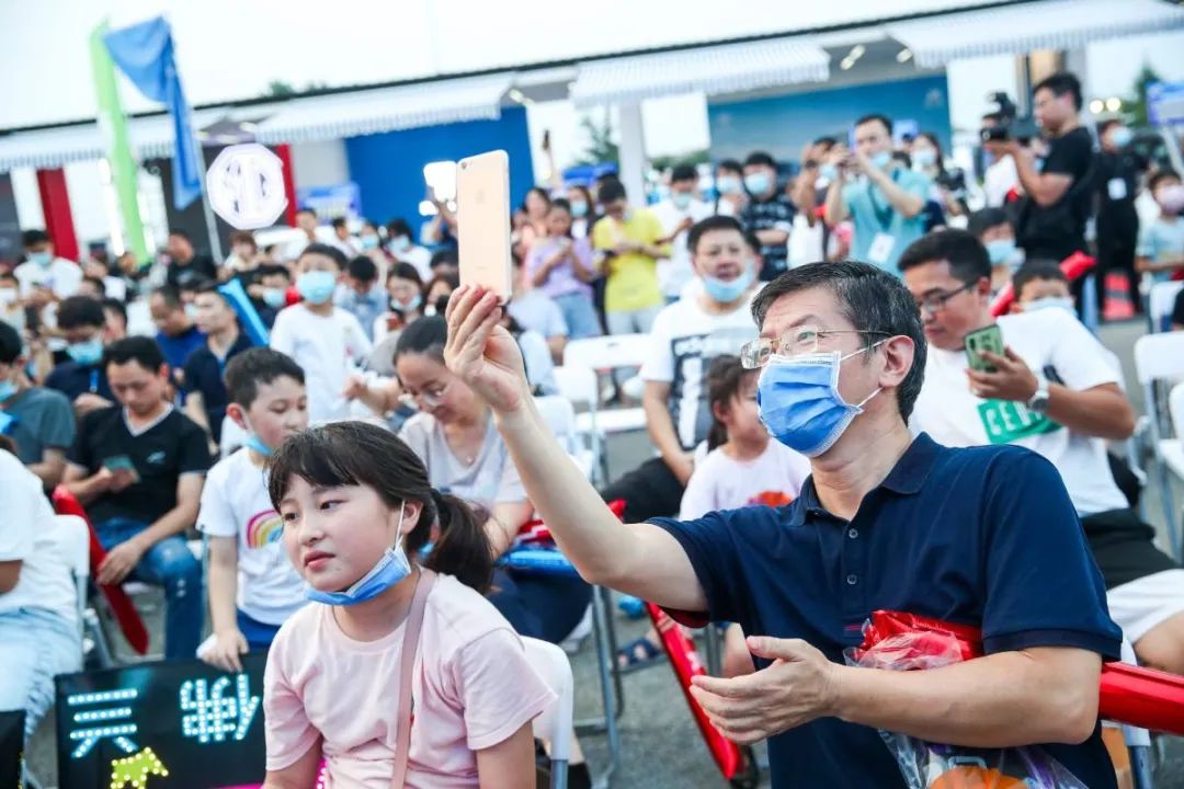 醉美夜郑州 约惠上汽公众日首日上汽通用嗨爆仲夏夜 数英 3963