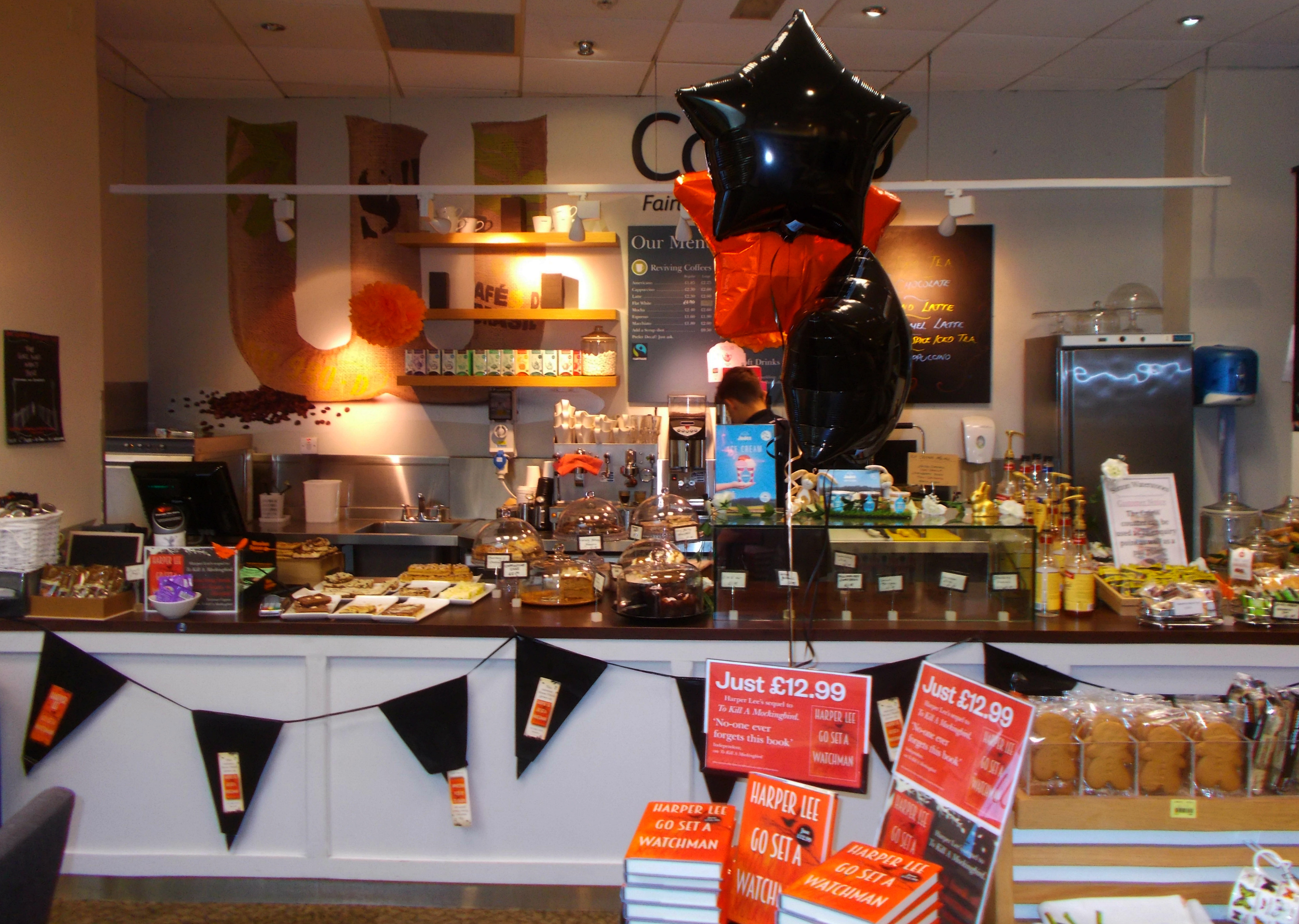 说品牌 英国 Waterstones，书店界的「不死」传奇 数英