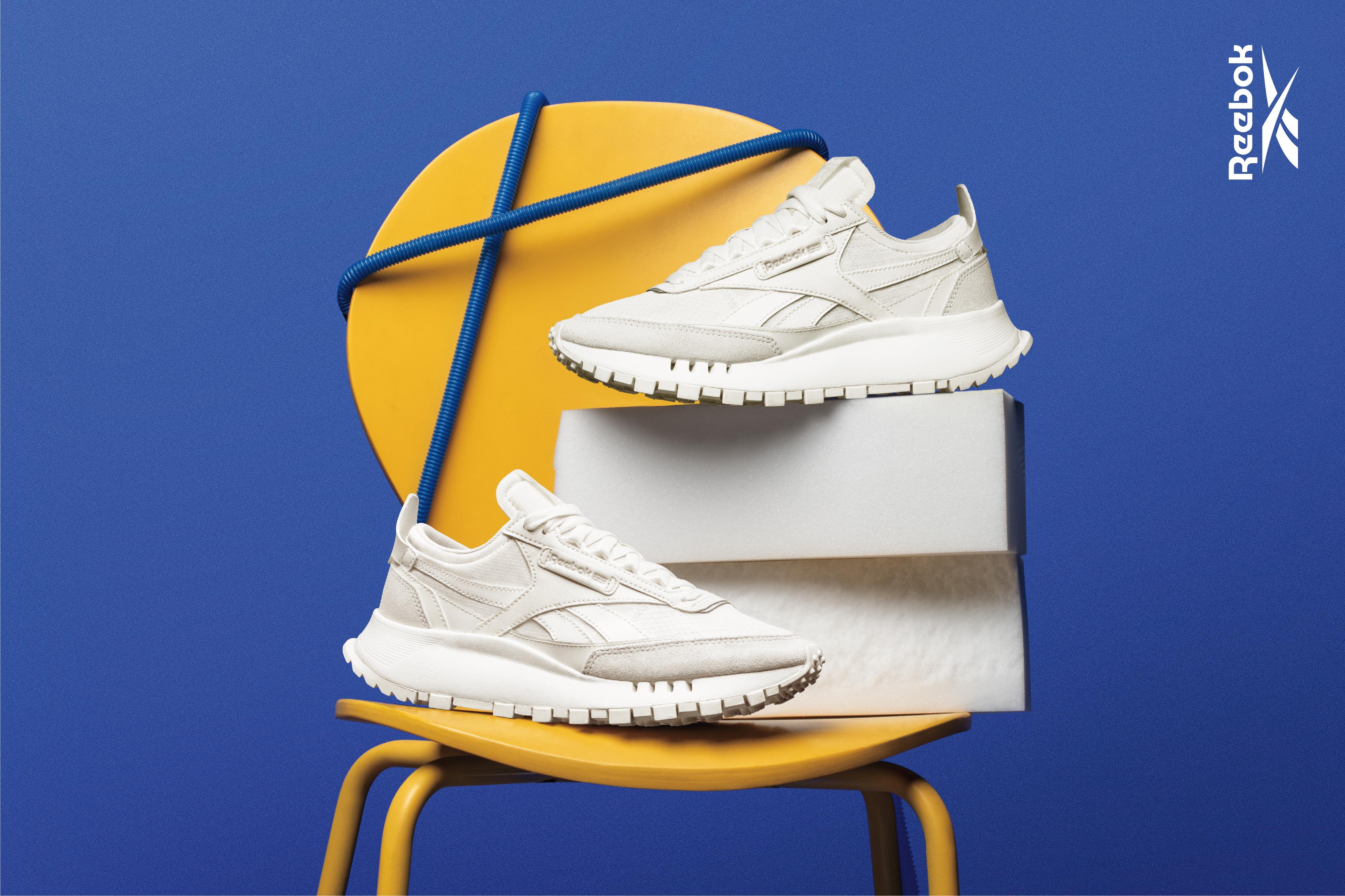 看先锋摄影师如何将一双鞋变成穿梭于过去和未来的时光机器