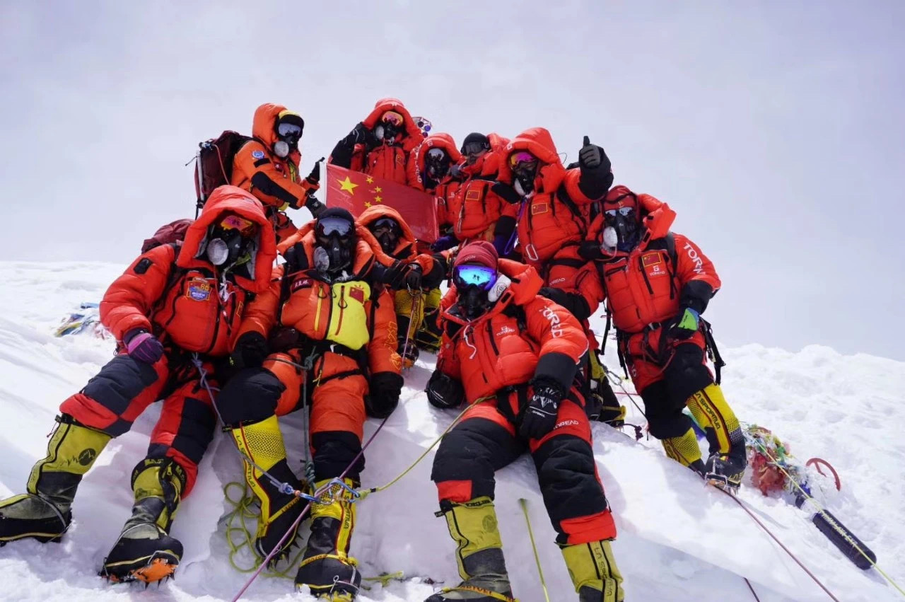 1960年,珠穆朗玛峰上第一次有了中国人的足迹…60年后,中国登山队再次