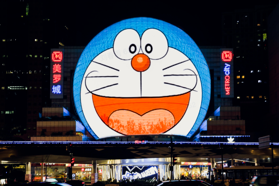 而美罗城自身地理位置优越,打卡游客众多,主打时尚潮流,在此登场亮相