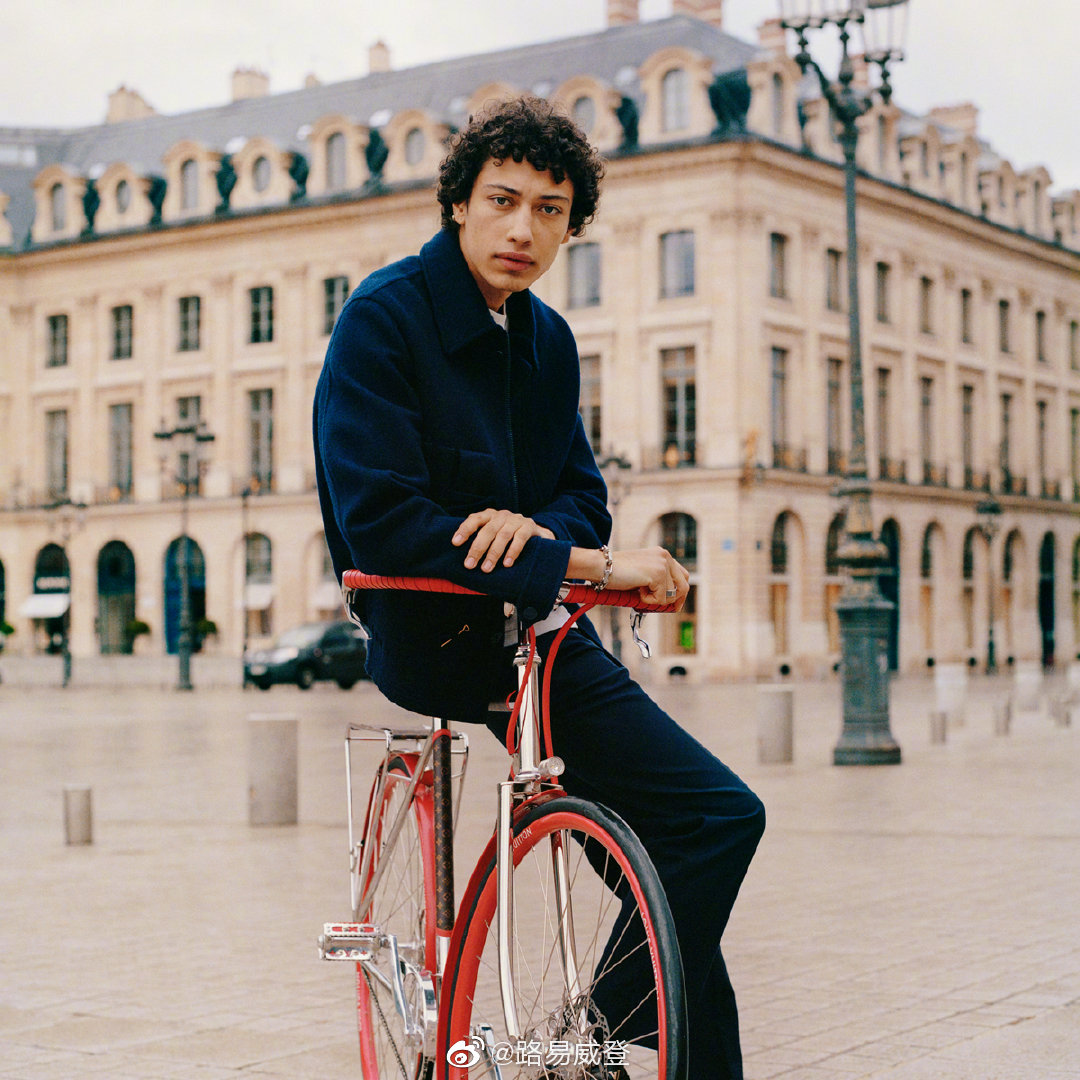 LV卖自行车了，尽现巴黎街头的浪漫风采