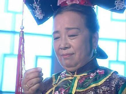 惊喜满满的容儿 有没有这样一种感觉,原来容嬷嬷才是最正常的人,还是