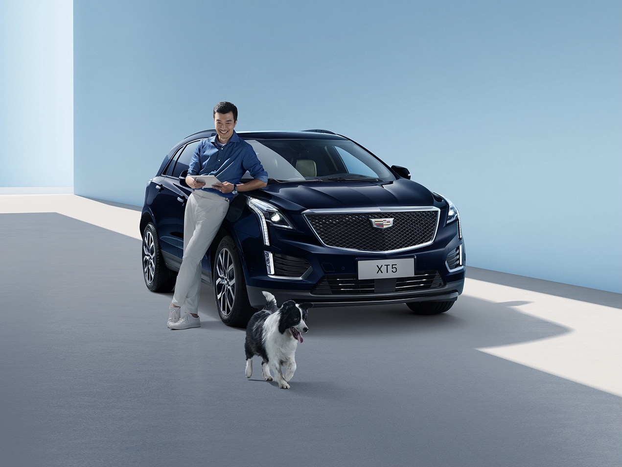 "本次moto集团为凯迪拉克xt5量身打造的平面广告片启用了国内一线商业