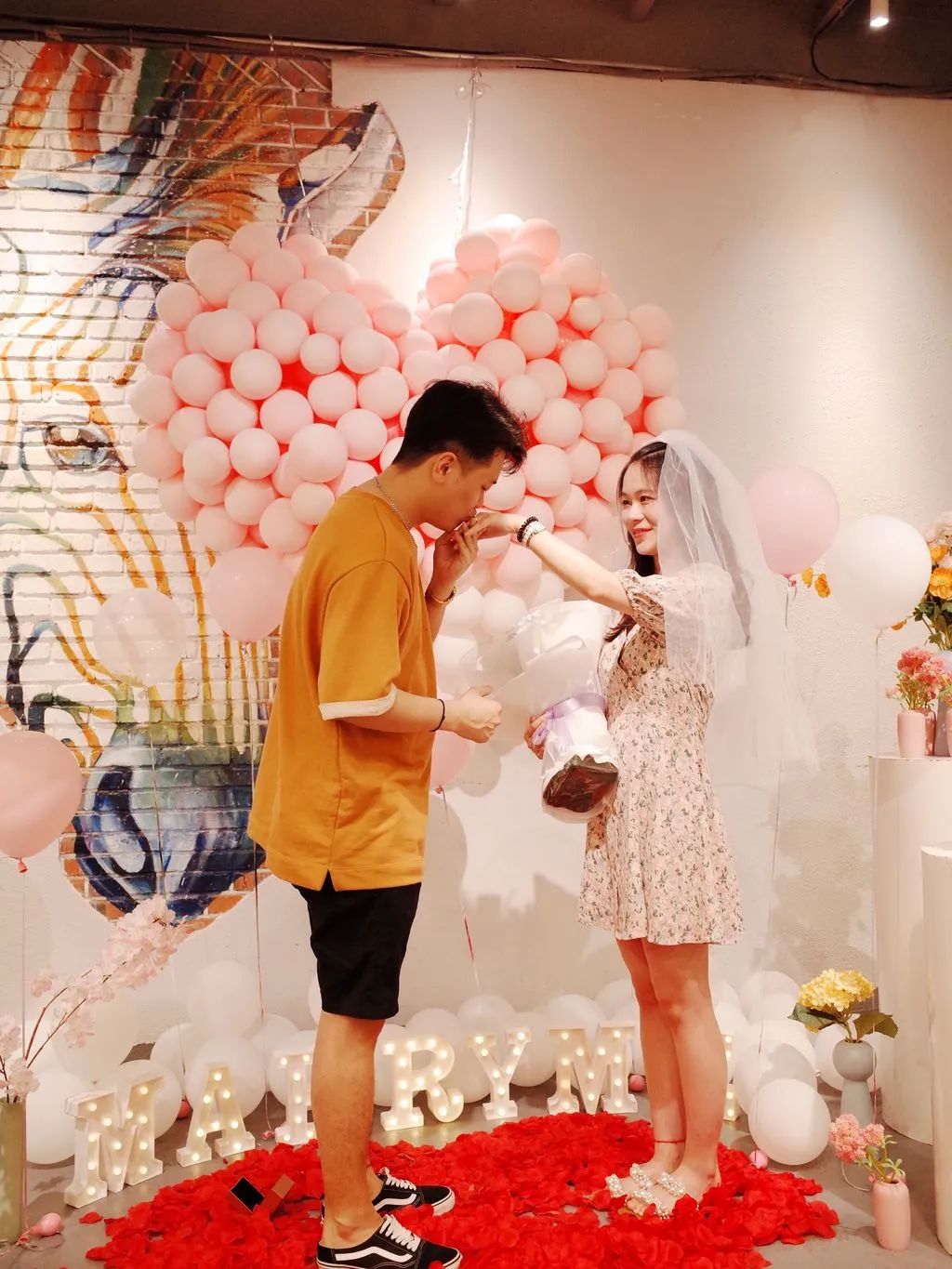 InsDaily七夕访谈:当代年轻人的浪漫是什么? - 数英