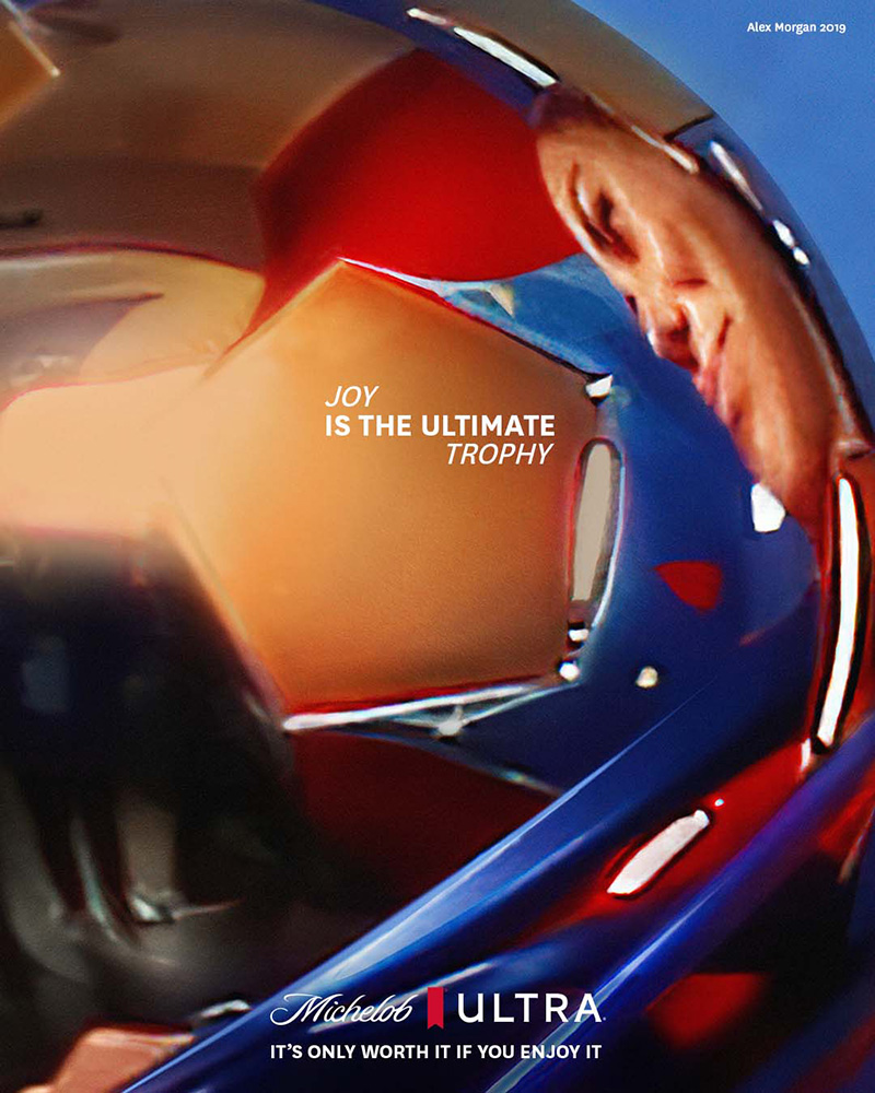 米凯罗啤酒：比夺冠更重要，是你映在奖杯上的笑脸