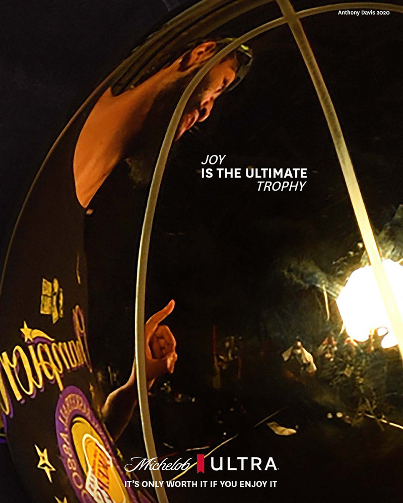 米凯罗啤酒：比夺冠更重要，是你映在奖杯上的笑脸