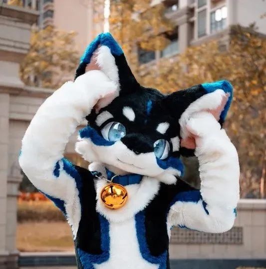 一套衣服抵过小香包兽圈经济正在崛起