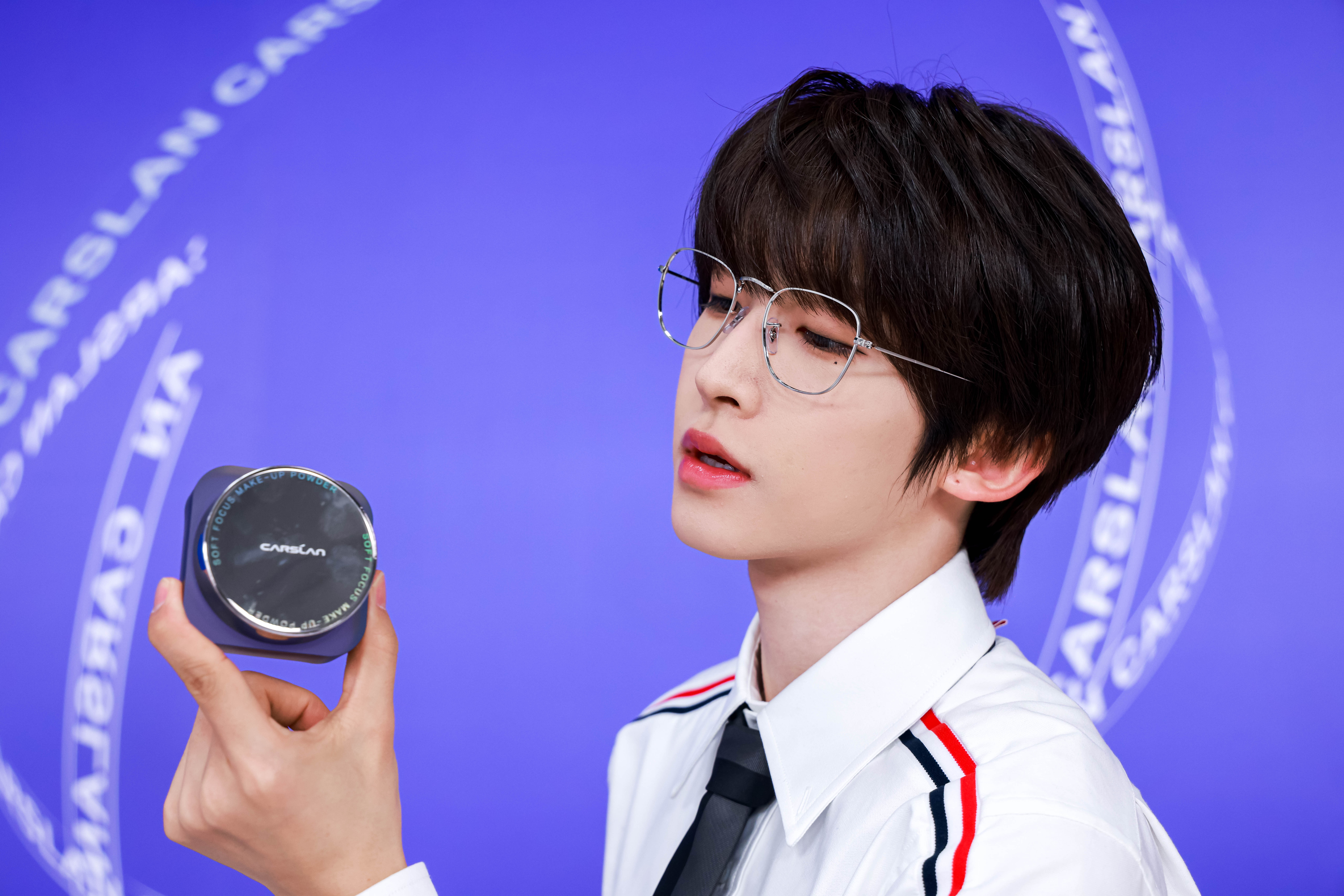 卡姿兰全新棱镜口红首发全能品牌代言人into1刘宇挑战小夜猫