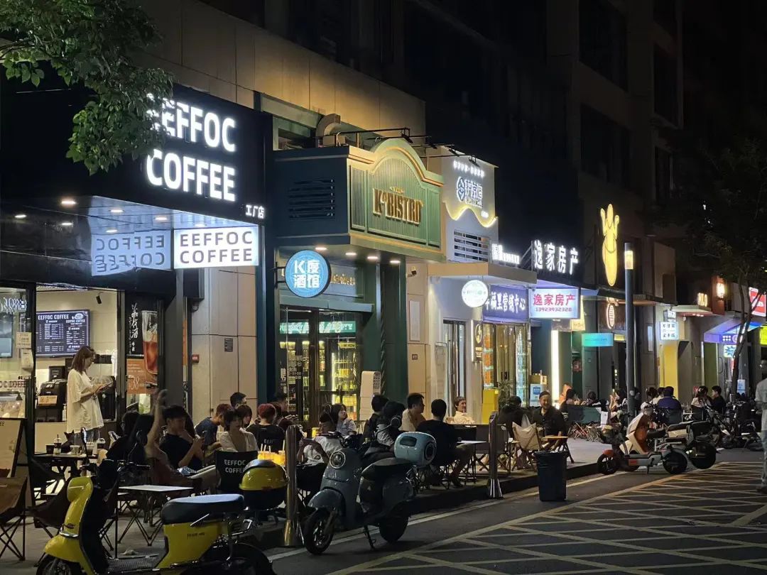 24小时营业、咖啡夜市流行,这届年轻人咖啡“越喝越晚”? - 数英