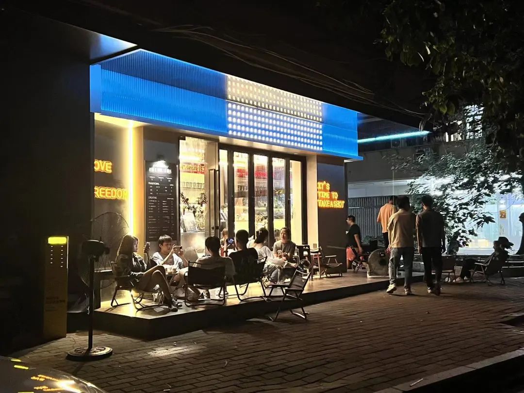 24小时营业、咖啡夜市流行,这届年轻人咖啡“越喝越晚”? - 数英
