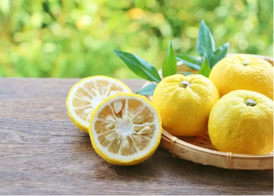 被中国淘汰的日本柚子，为何能风靡海外？| 宝藏食材 - 数英